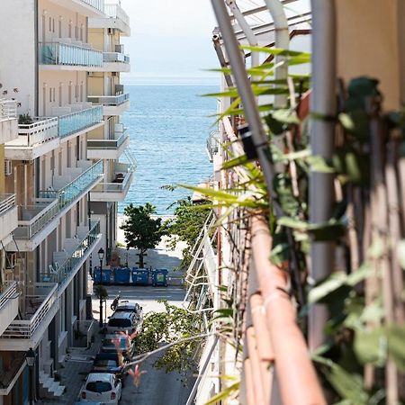 Loutraki Apartment Greek Open House Bagian luar foto
